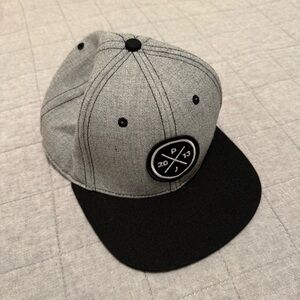 USED. Good condition. 2013 Pearl Jam hat. No smells. Smoke free. Clean/washed.